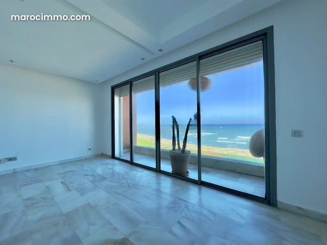 Exclusive 3-bedroom apartment with direct sea view — 3