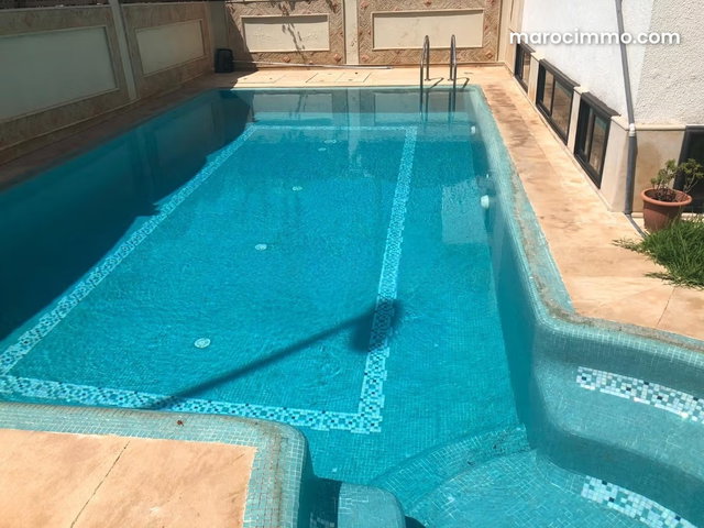 Villa à rénover à usage commercial ou Professionnel — 2