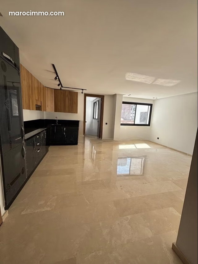 Vend appartement à Les Hôpitaux. 3 pièces confortables. Service de concierge et climatisation — 2