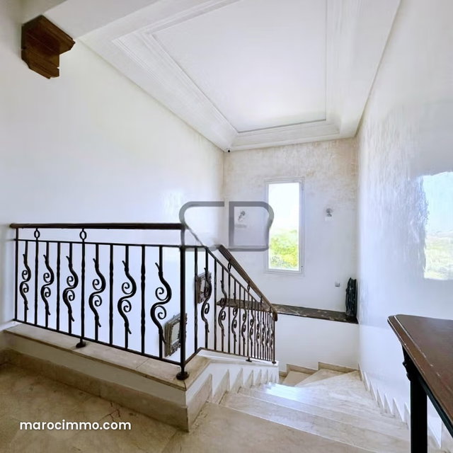 À vendre – Élégante villa avec jardin à Ain Diab — 5