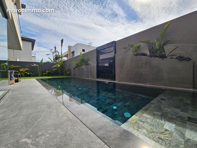 New T5 Villa of 605m² – 4 Bedrooms – Private Pool — Casablanca