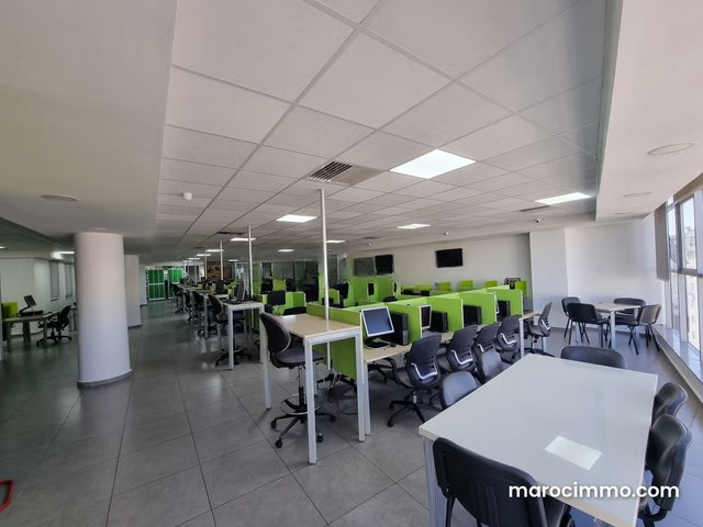 Plateau de bureaux aménagé et equipé de 364m² — 3