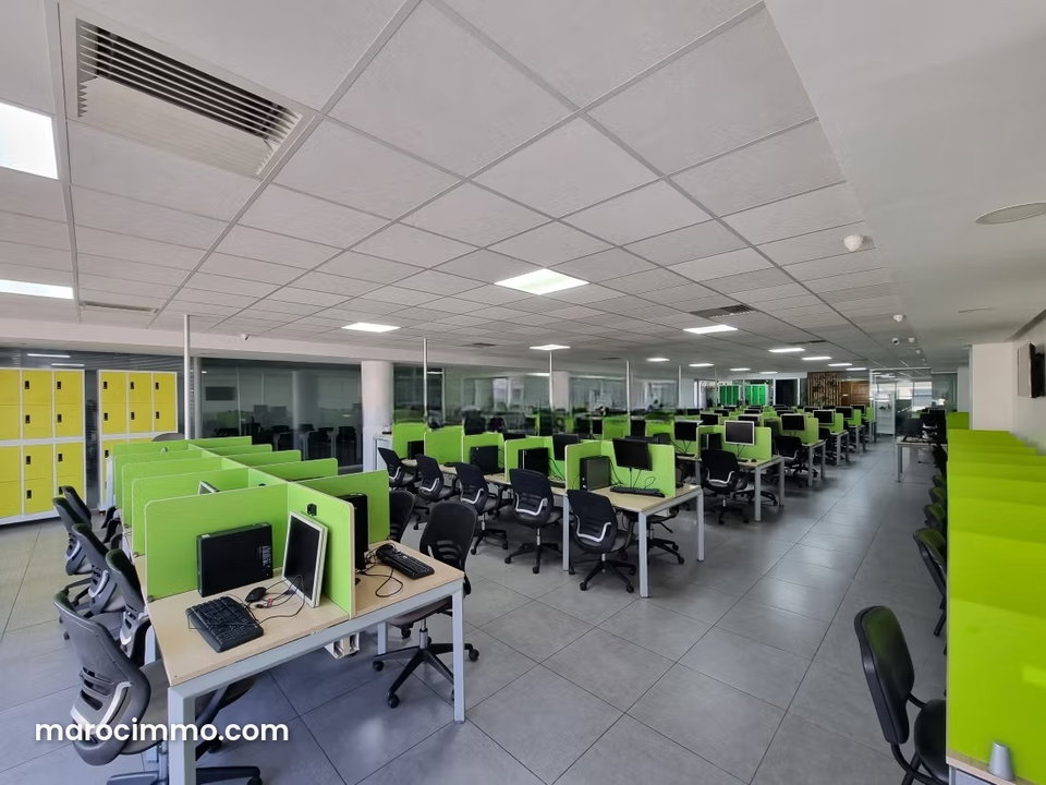 Plateau de bureaux aménagé et equipé de 364m²