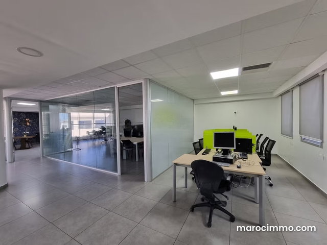 Plateau de bureaux aménagé et equipé de 364m² — 4