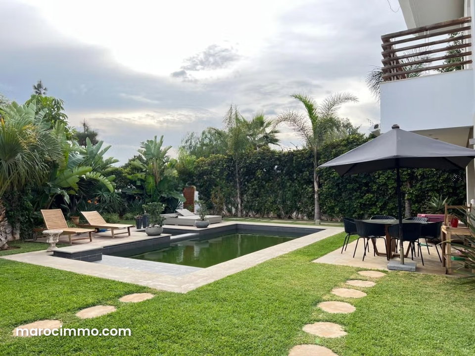 Somptueuse villa à vendre à Ville Verte. 5 pièces. Piscine, climatisation