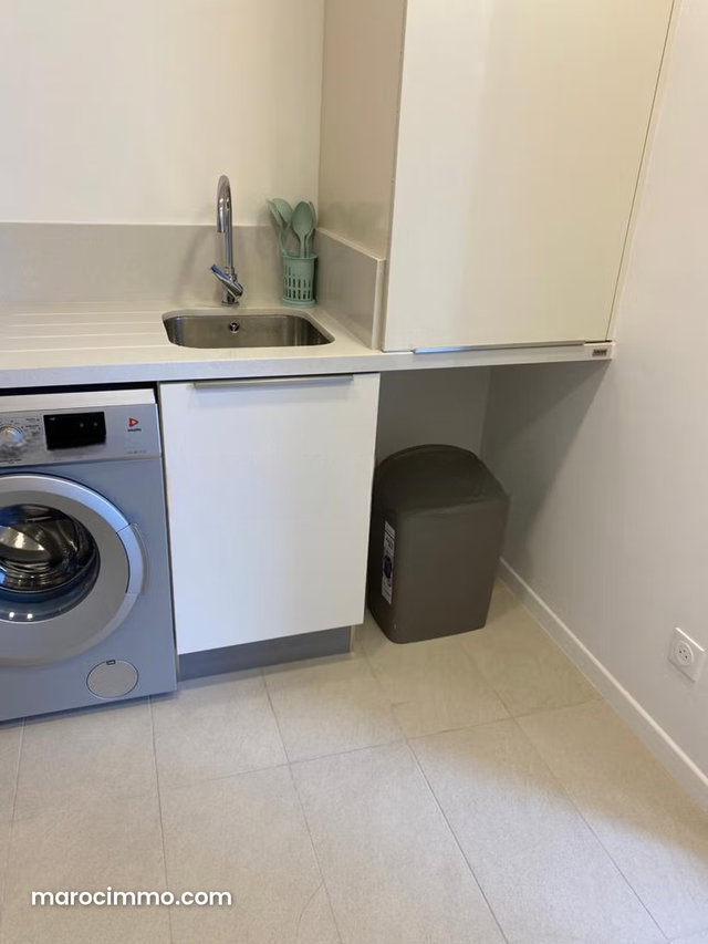 Large 2-bedroom apartment of 79m² – 1 bedroom – terrace — 5