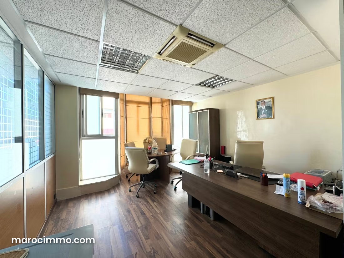 76 m² Office on the 4th Floor in Casablanca’s Foncière District — Casablanca