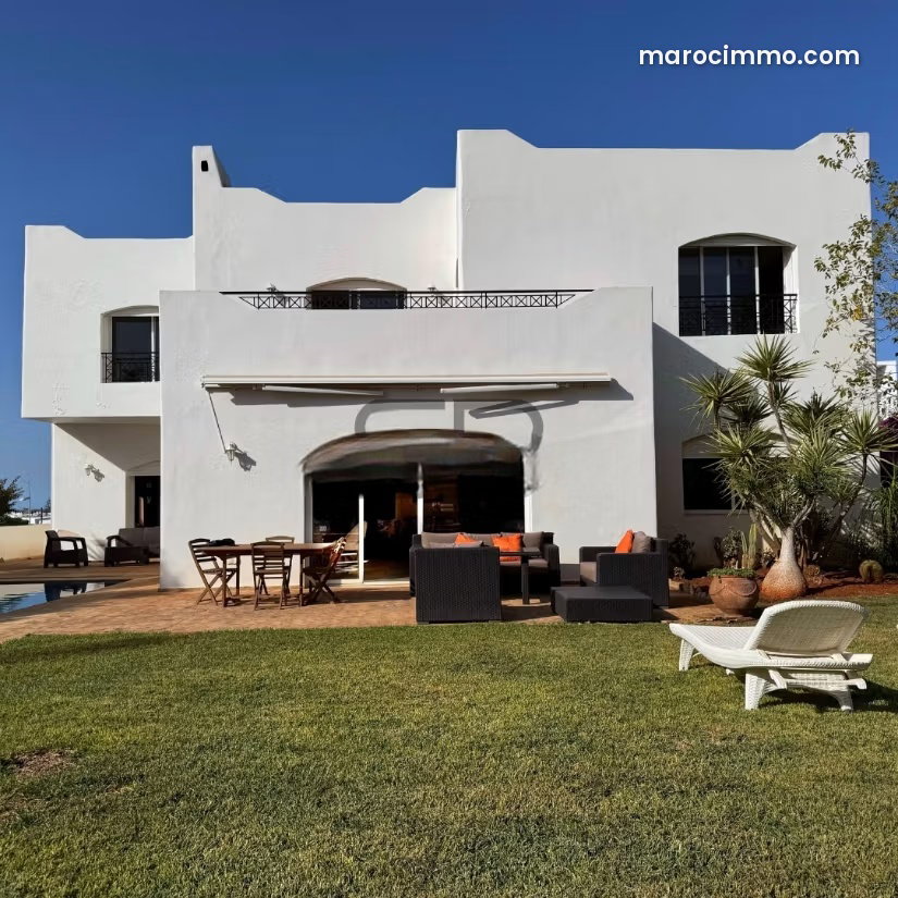 Villa 500 m² avec piscine et jardin, Dar Bouazza — Dar Bouazza