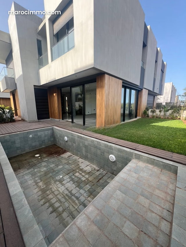 Magnifique villa à louer à Ain Diab Extension. 4 chambres agréables. Double vitrage et chauffage central — 2