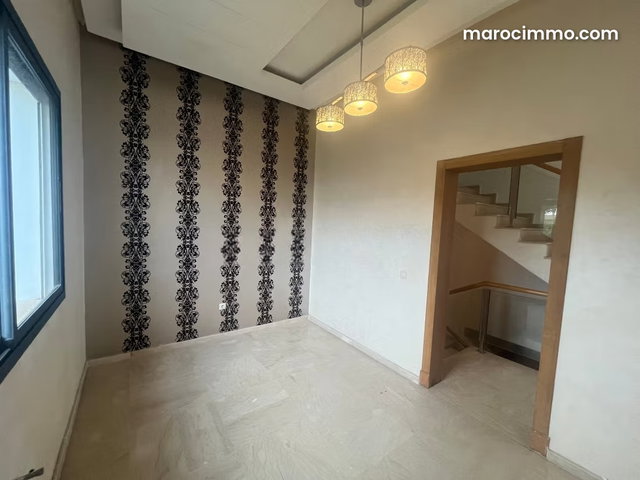 Villa t5 vide de 540m² – 4 chambres – piscine — 4