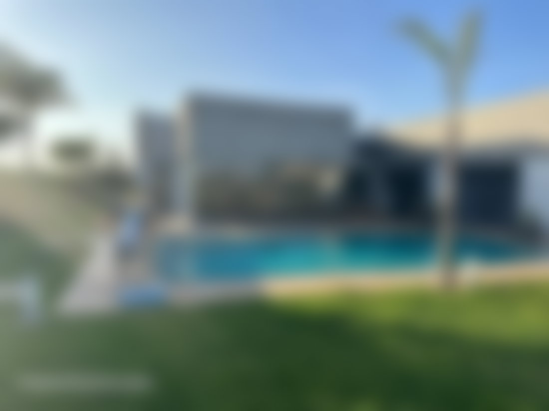 فيلا فاخرة بإطلالة جبليّة على طريق ورزازات بمراكش