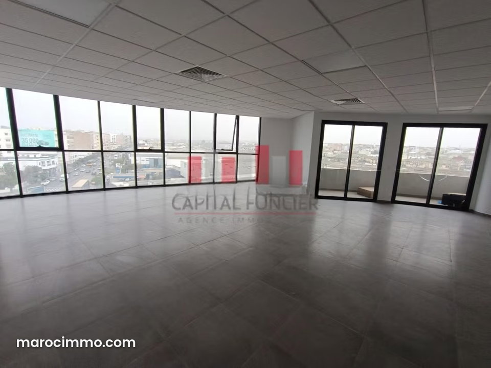 Plateau bureau neuf de 95m2 dans un immeuble professionnel moderne Bd Mly Ismail