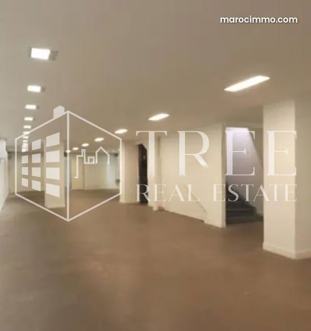 Local à vendre en plein boulevard Ain Toujdate — Casablanca