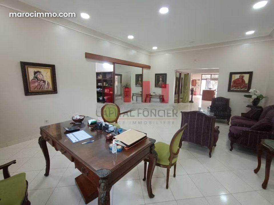 Local commercial de 102m2 parallèle au Bd Ghandi à la location