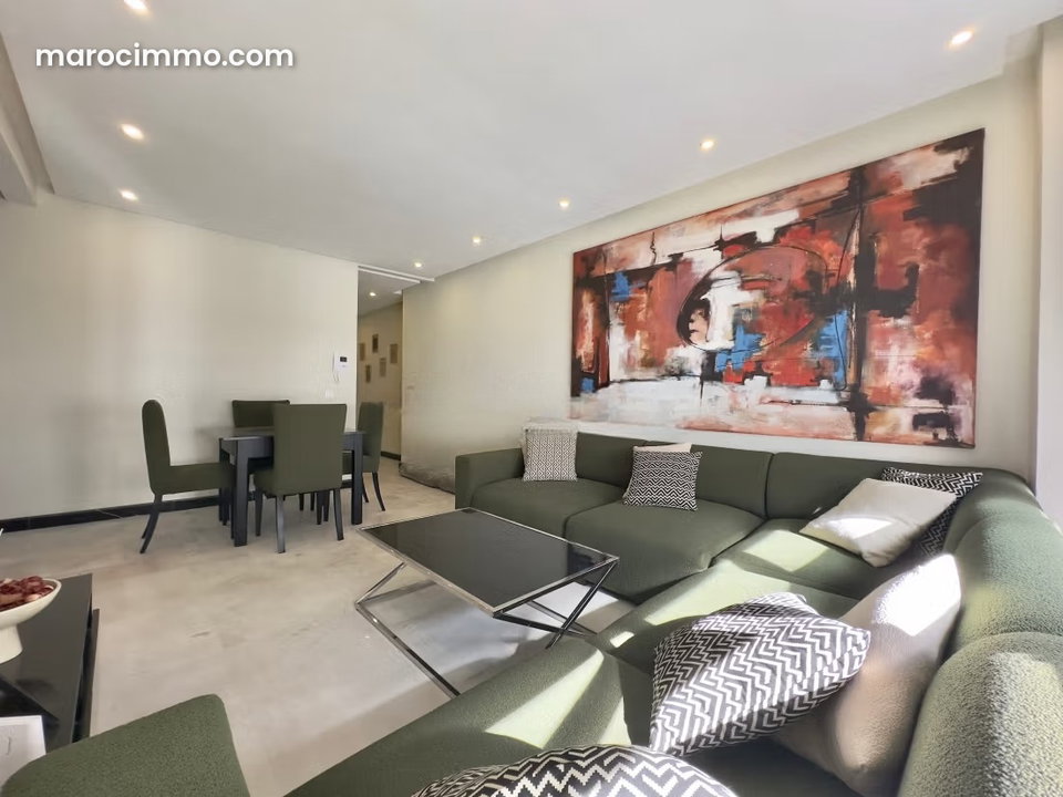 Luxurious Modern Furnished Studio in the Heart of the Golden Triangle