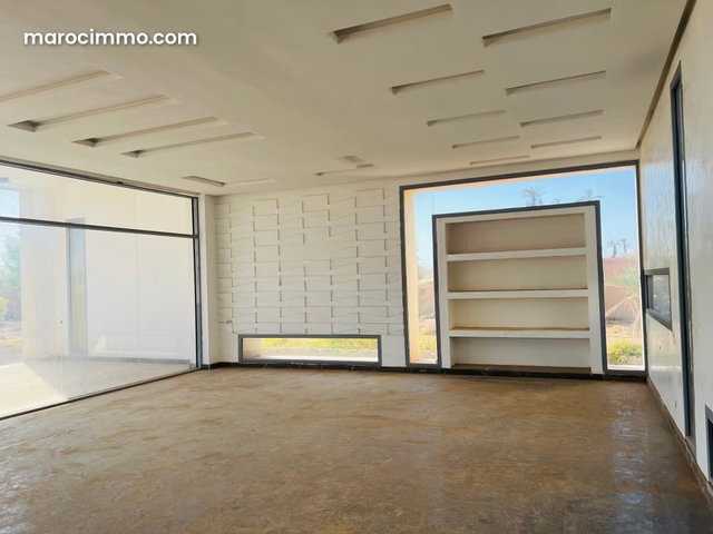 Maison de haut standing VNA obernue à vendre à Route de Fez. Superficie 8500 m². Salon Marocain et antenne parabolique — 5