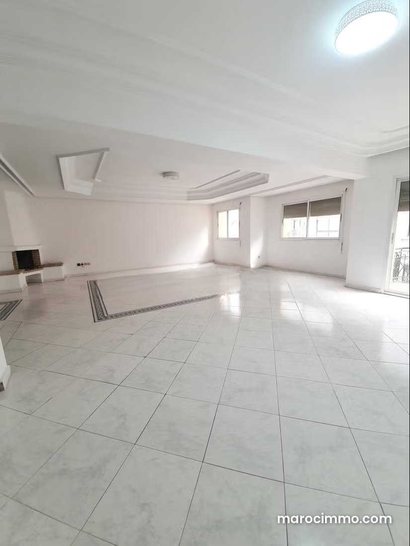 Spacious 174 sqm apartment, 3 bedrooms, Racine, Casablanca — Casablanca