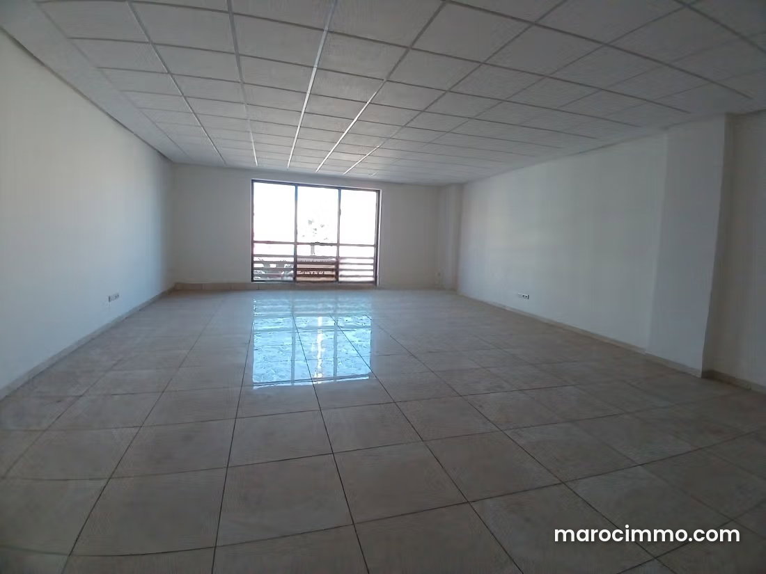 Bureau 78 m² à louer, Guéliz, Marrakech, immeuble récent — Marrakech