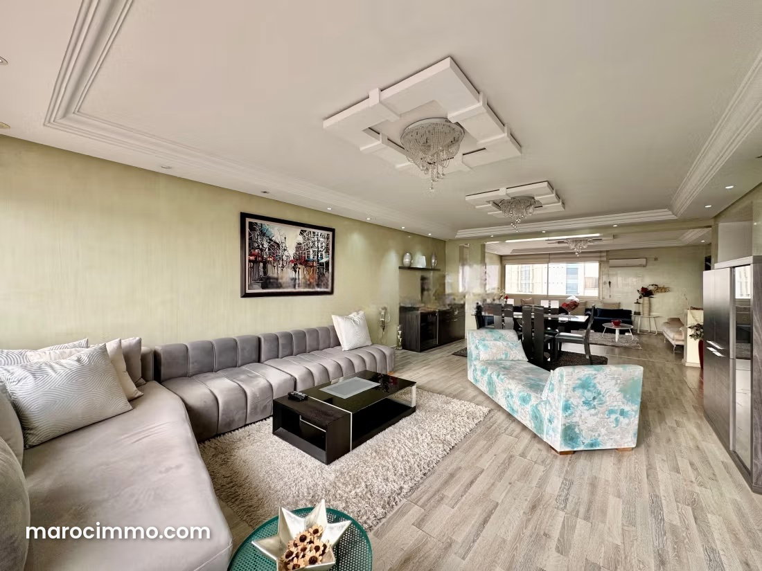 210 m² Top-Floor Apartment, Maarif, Casablanca — Casablanca