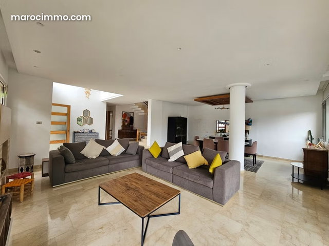 Villa t4 vide de 520m² – 3 ch. – Piscine — 4
