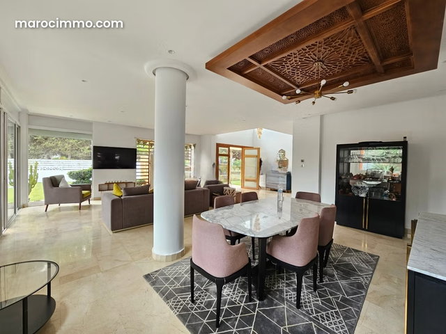 Villa t4 vide de 520m² – 3 ch. – Piscine — 3