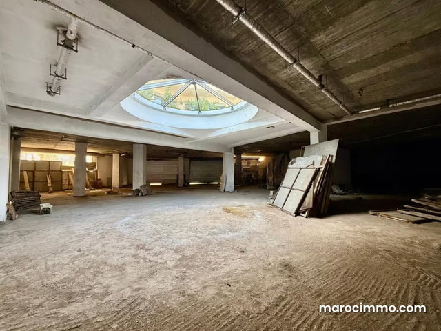 Local commercial Exclusif Brut 1150 m² Ain Diab — 2