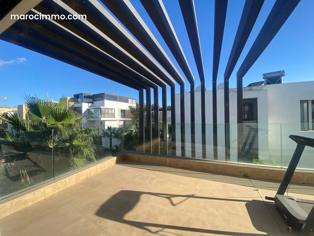 Villa à Louer de 330.0 m² à Casablanca, Sindibad — 2