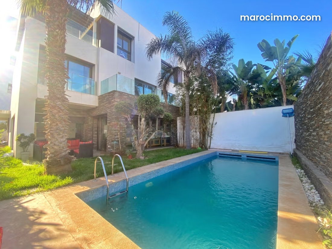 330 sq m villa with 4 bedrooms for rent, Aïn Diab, Casablanca — Casablanca