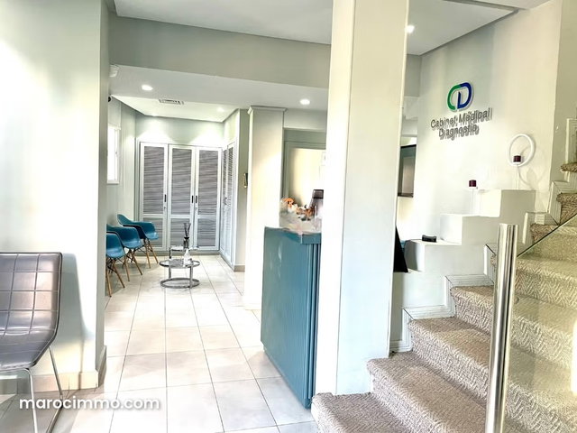 Villa Bureau Et Commerciale 400 M² En Location — 5