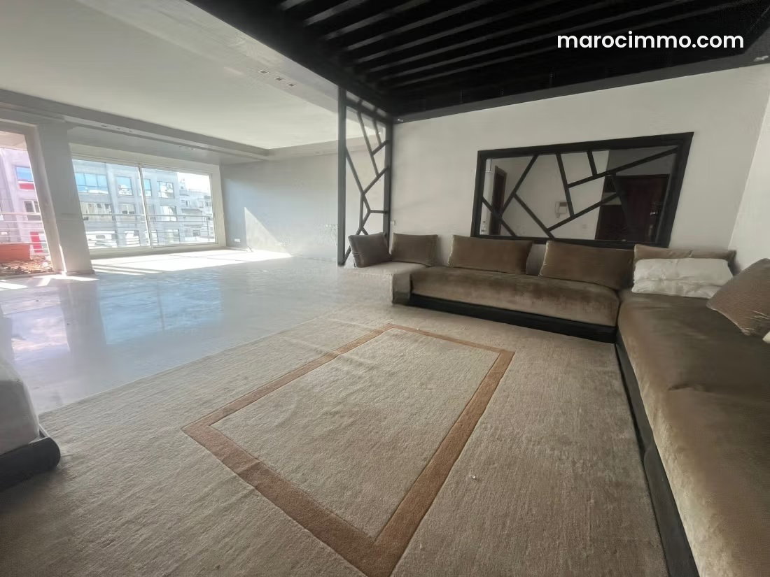 4-Bedroom Apartment with Terrace in Racine, Casablanca — Casablanca