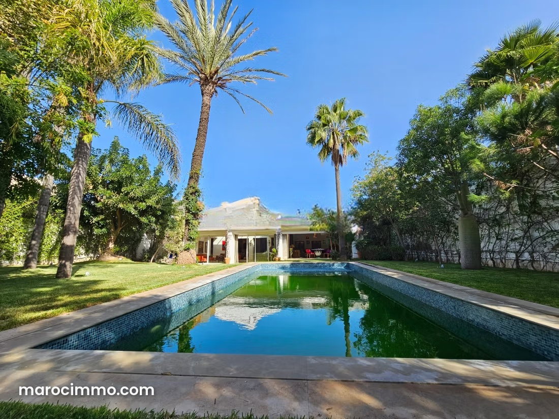600 m² Villa with Swimming Pool and Garden, Longchamps, Casablanca — Casablanca