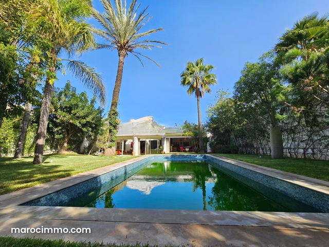 Villa t5 de 1131m² – 4 ch garconniere independante — الدار البيضاء