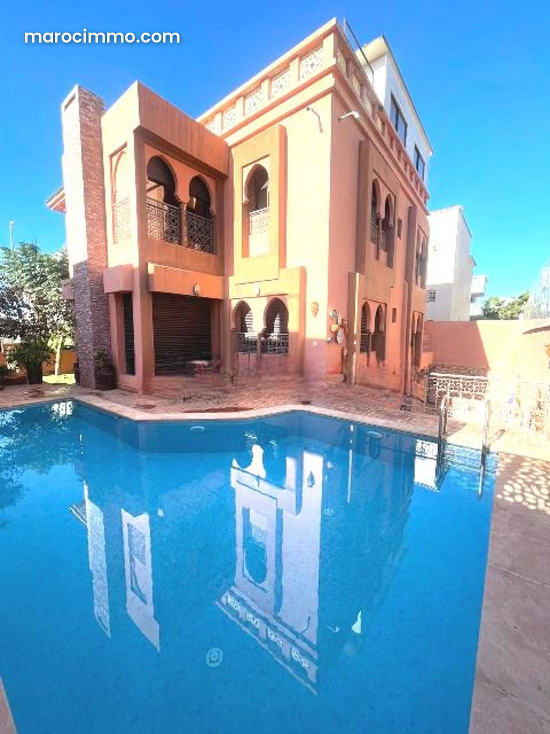 فيلا راقية بحديقة ومسبح في سكيكينا تمارة — تمارة