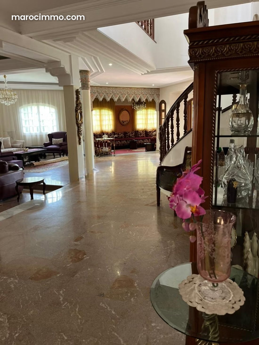 929 m² Villa to Renovate, Riyad Rabat, 5 Bedrooms Over 3 Levels — Rabat
