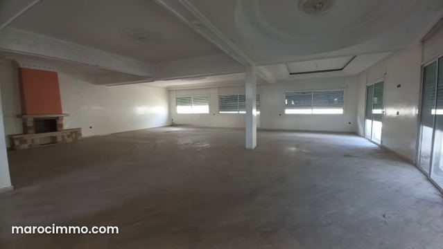 For Sale: Villa with 540m2 Office Space in Mandarona — Casablanca