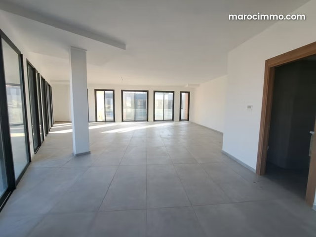 Bureaux à louer Quartier Bachkou. 117 m² — 2