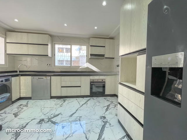 Spacious Root Apartment for Rent with Terrace — Casablanca