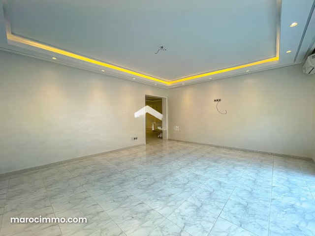 Spacious Root Apartment for Rent with Terrace — 5