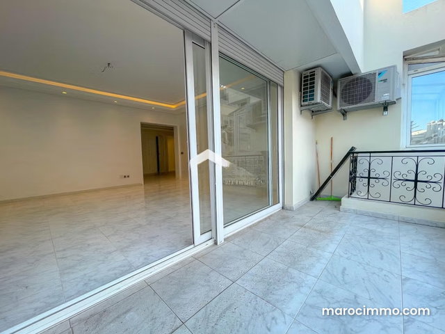 Spacious Root Apartment for Rent with Terrace — 3