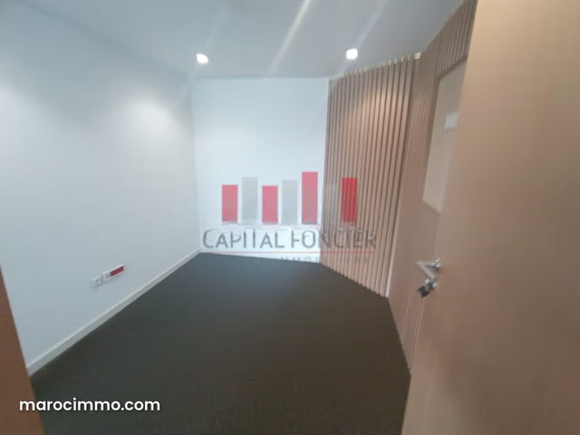 Magnificent 242m2 Office Space for Rent on Bd d’Anfa with Independent Access — 4