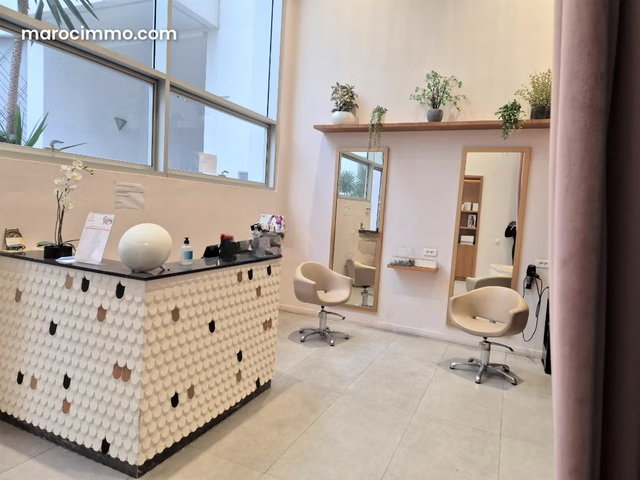 Magasin aménagé en salon de beauté à Beauséjour — 3
