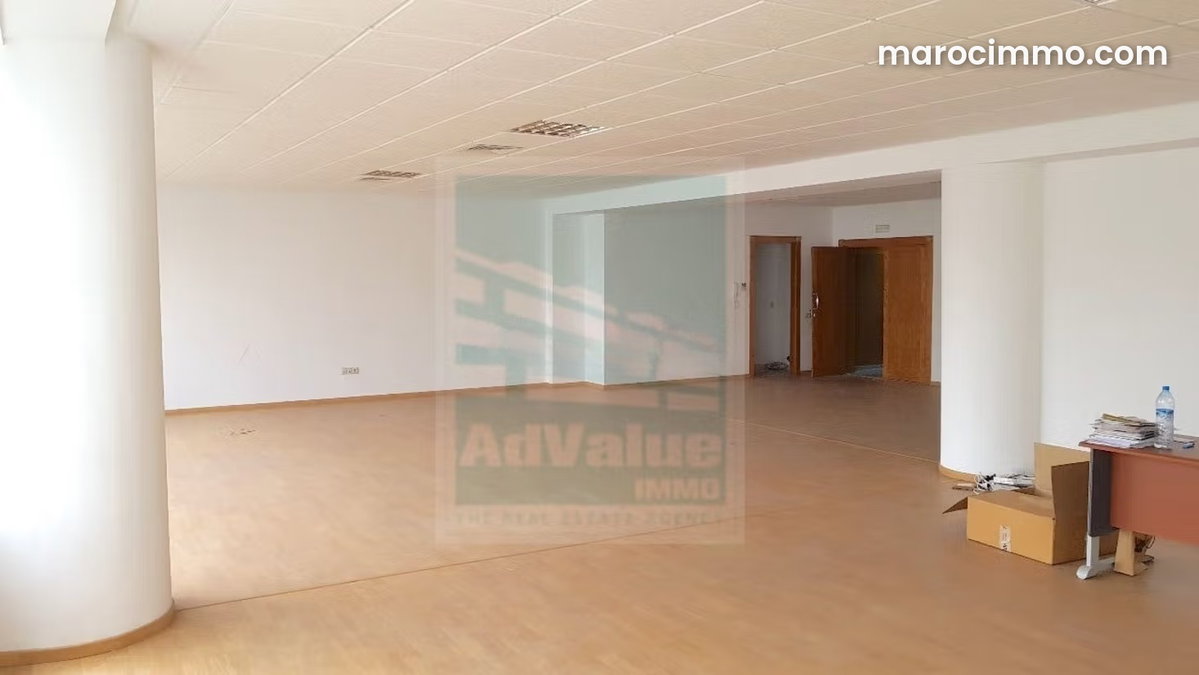 DL. 374: Plateau bureau de 136 m² à Abdelmoumen