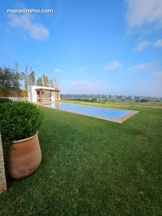 Villa Isolée Front Golf à louer à Bouskoura CGI — 4