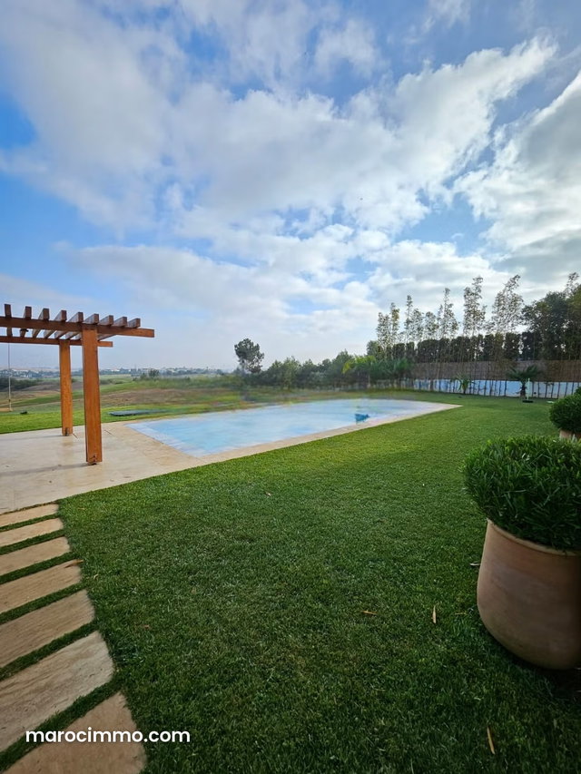 Villa Isolée Front Golf à louer à Bouskoura CGI — 2