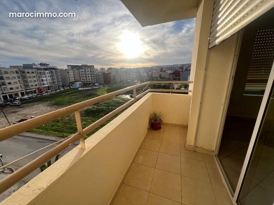 3-Bedroom Apartment with Terrace and Mountain Views in Tangier — Tangier
