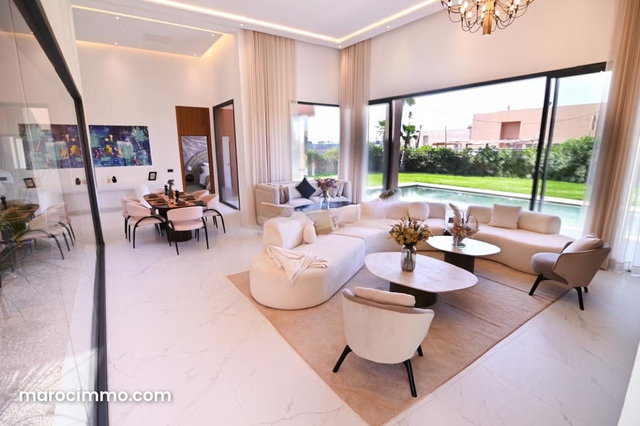 Magnifique villa à vendre à Route Amizmiz. 5 pièces confortables. Air conditionné et cheminée — 4