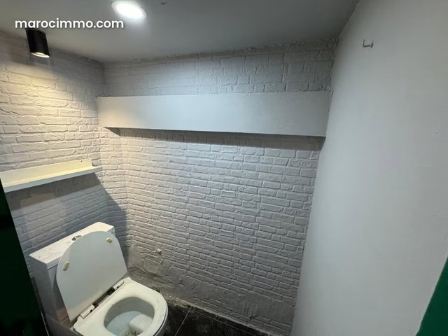 Local commercial à vendre à Bourgogne Est. Surface de 48 m². Système de climatisation — 5