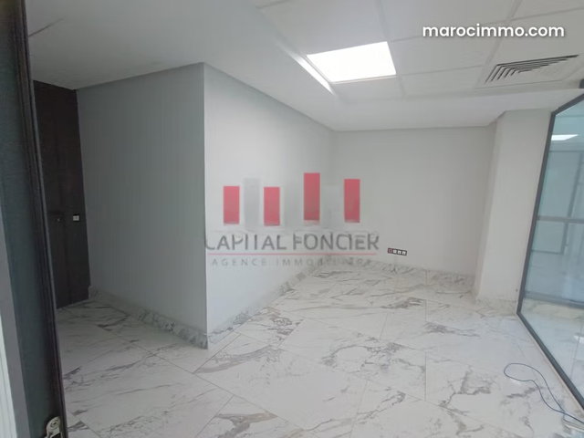 Plateau bureau de 154m2 à la location Les Princesses — 5