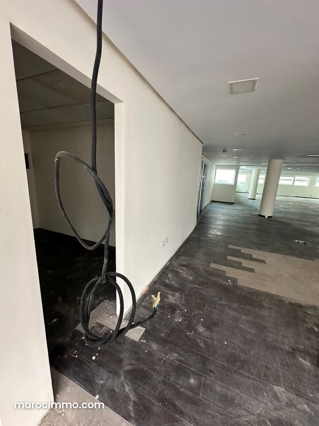 Plateau de bureau open space 350M² — 3