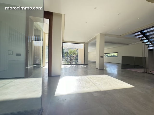 Villa d’Exception à Vendre – Golf Amelkis Marrakech, Piscine Chauffée et Hammam — 4